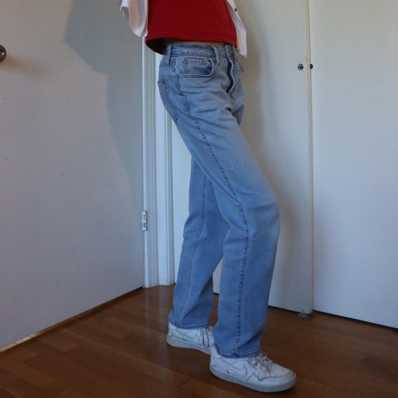Hollister ultra high-rise vintage straight light wash jeans extra length - Picture 3 of 4